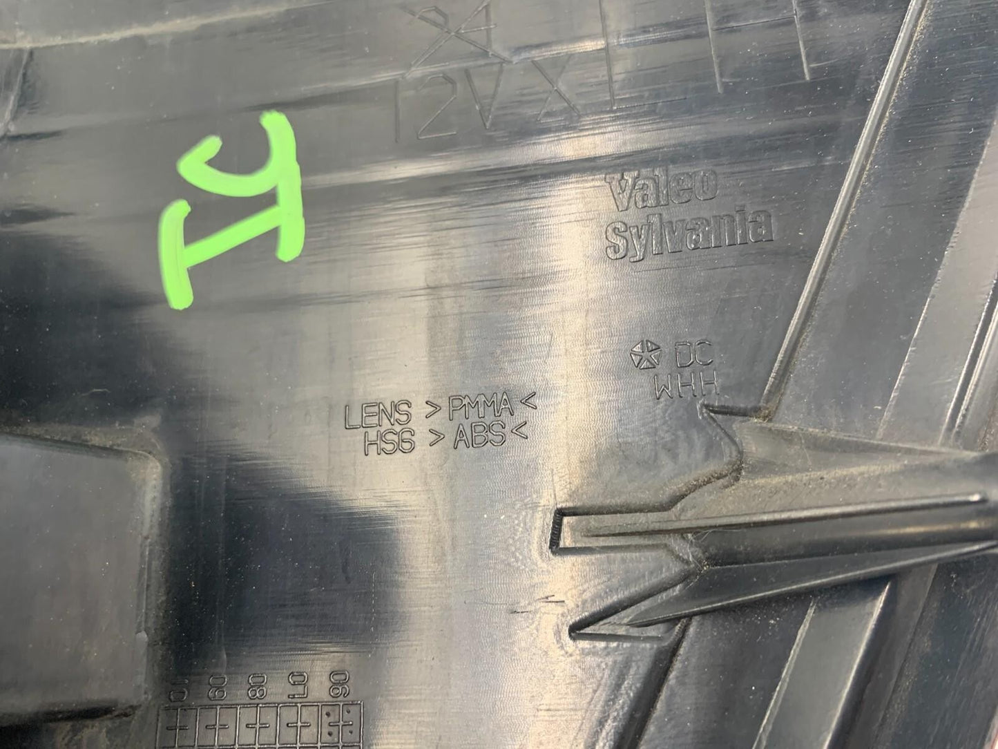 2007-2010 Jeep Grand Cherokee Driver Side Tail Light Taillight OEM D01B08021