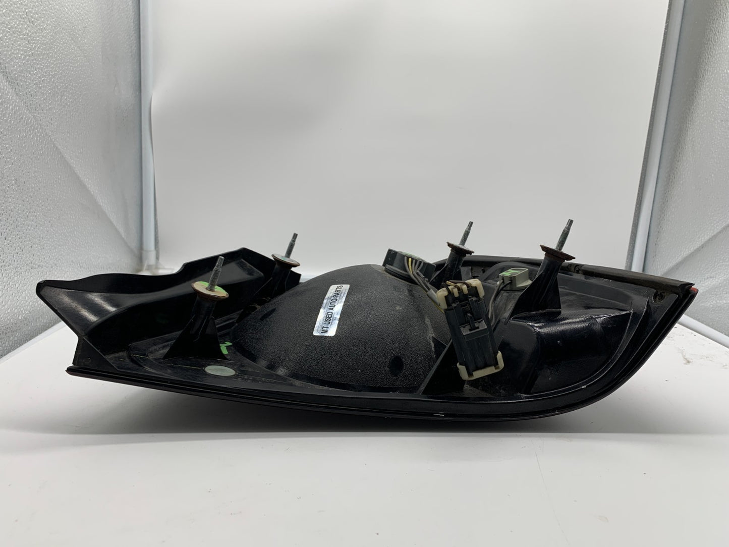 2004-2005 Chevrolet Impala Driver Side Tail Light Taillight OEM C01B10086