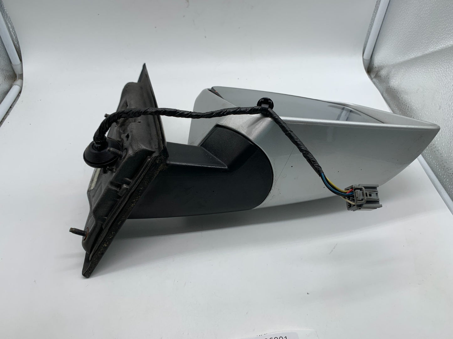 2009-2014 Chevrolet Traverse Passenger Power Door Mirror Silver OEM A04B06001