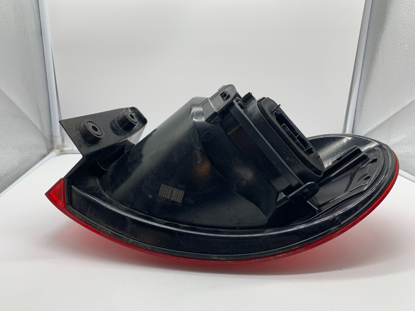 2009-2011 Volkswagen Tiguan Driver Side Tail Light Taillight OEM B02B11016