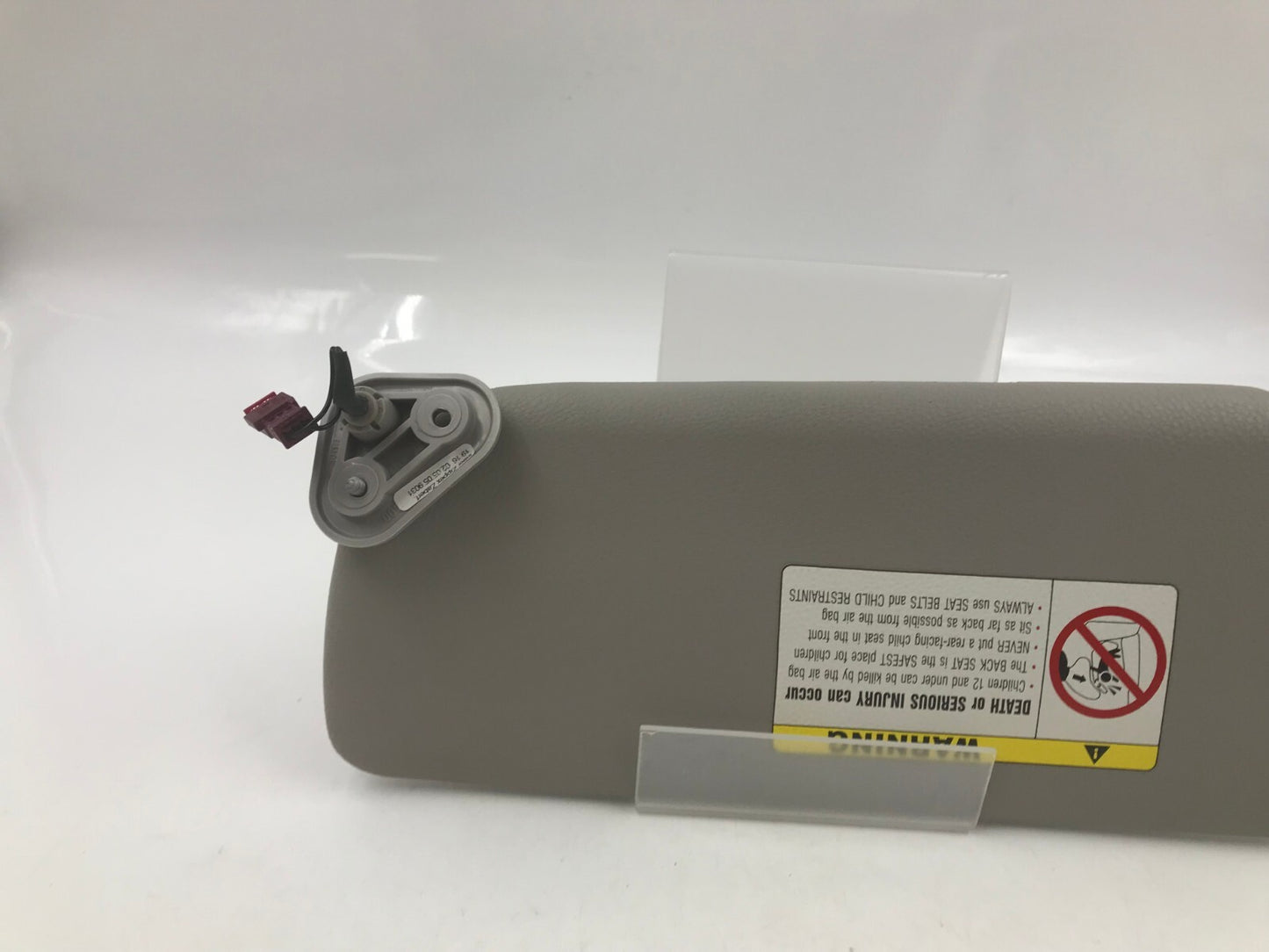 2004-2005 BMW 645i Passenger Sun Visor Gray Illuminated OEM E02B29023