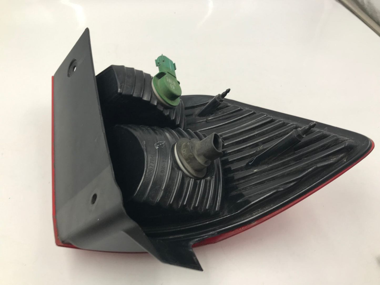 2009-2011 Dodge Journey Passenger Side Tail Light Taillight OEM A02B31019