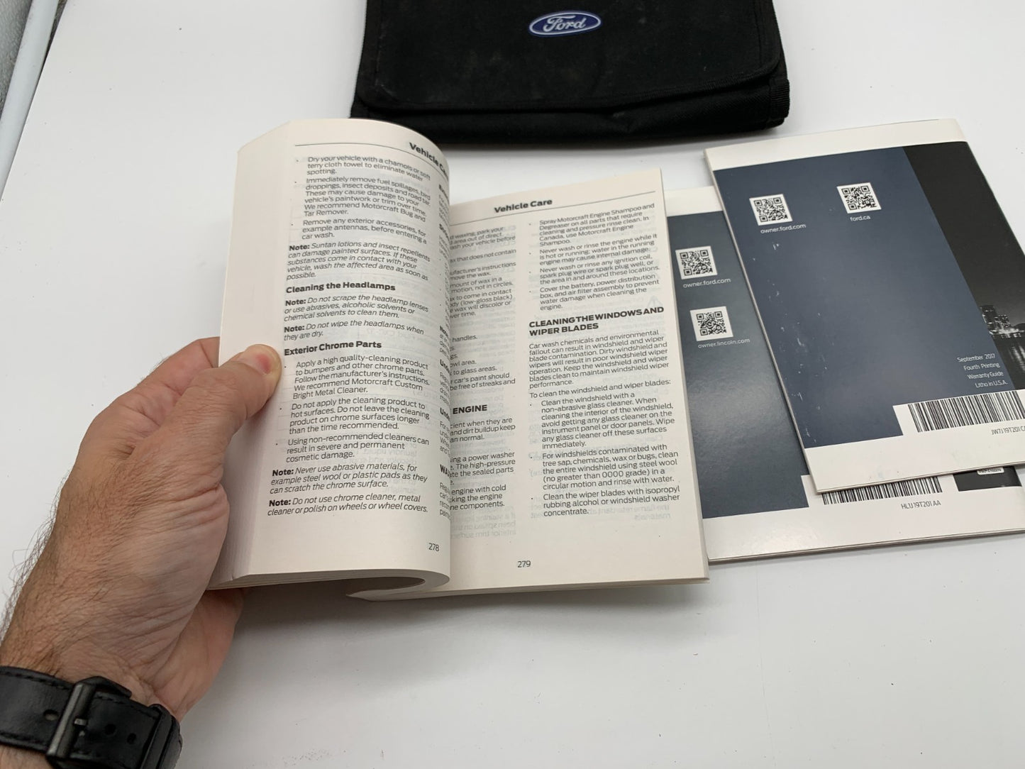 2018 Ford Fusion Owners Manual Set with Case OEM A01B44012