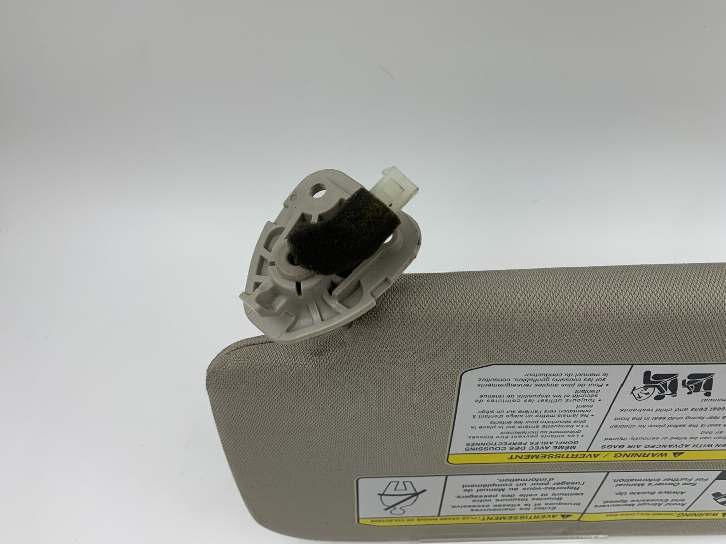 2018-2020 Nissan Rogue Passenger Sun Visor Gray Illuminated OEM E02B20016