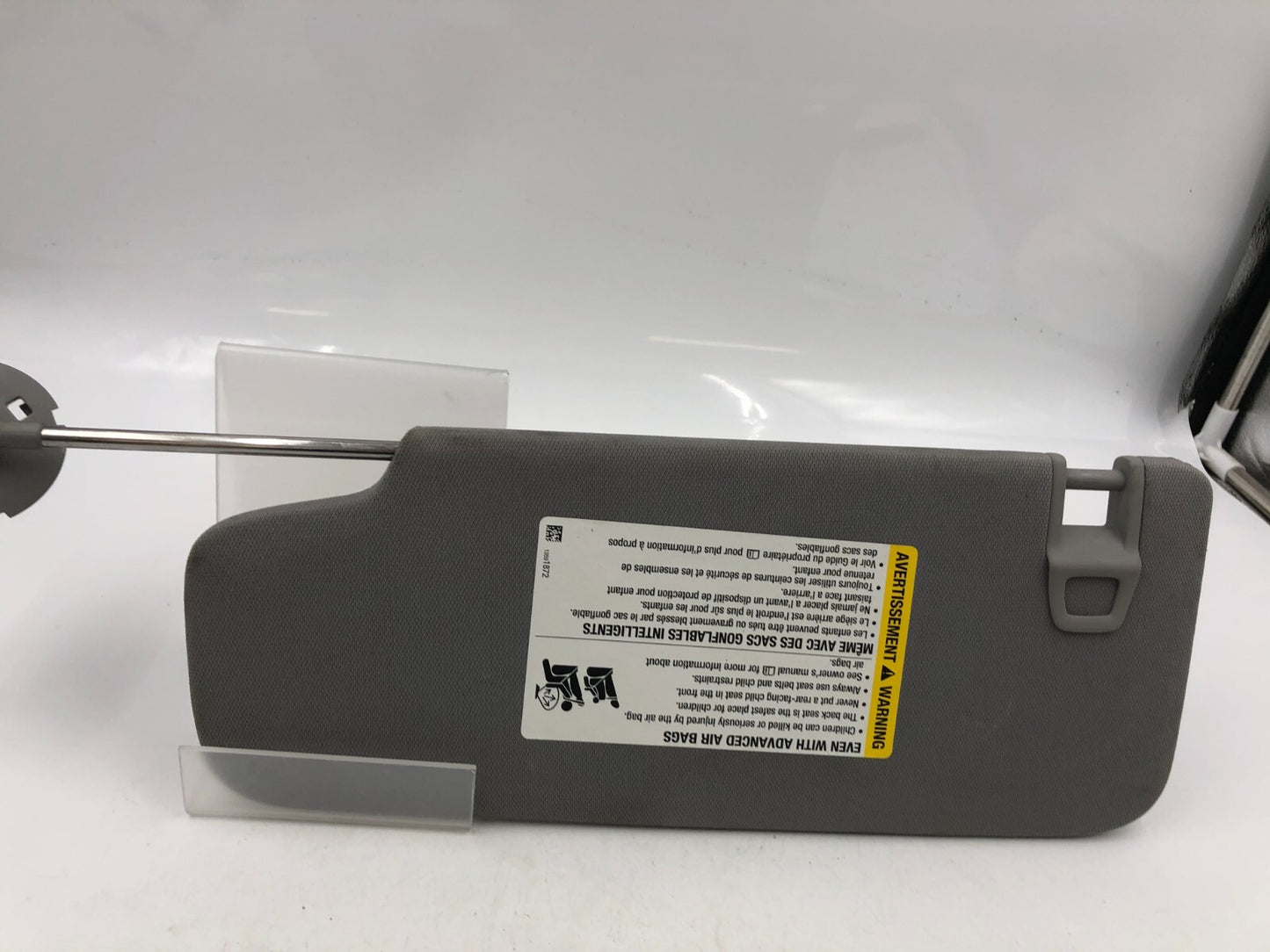 2018-2020 Chevrolet Equinox Passenger Sun Visor Gray Illuminated OEM C04B69004