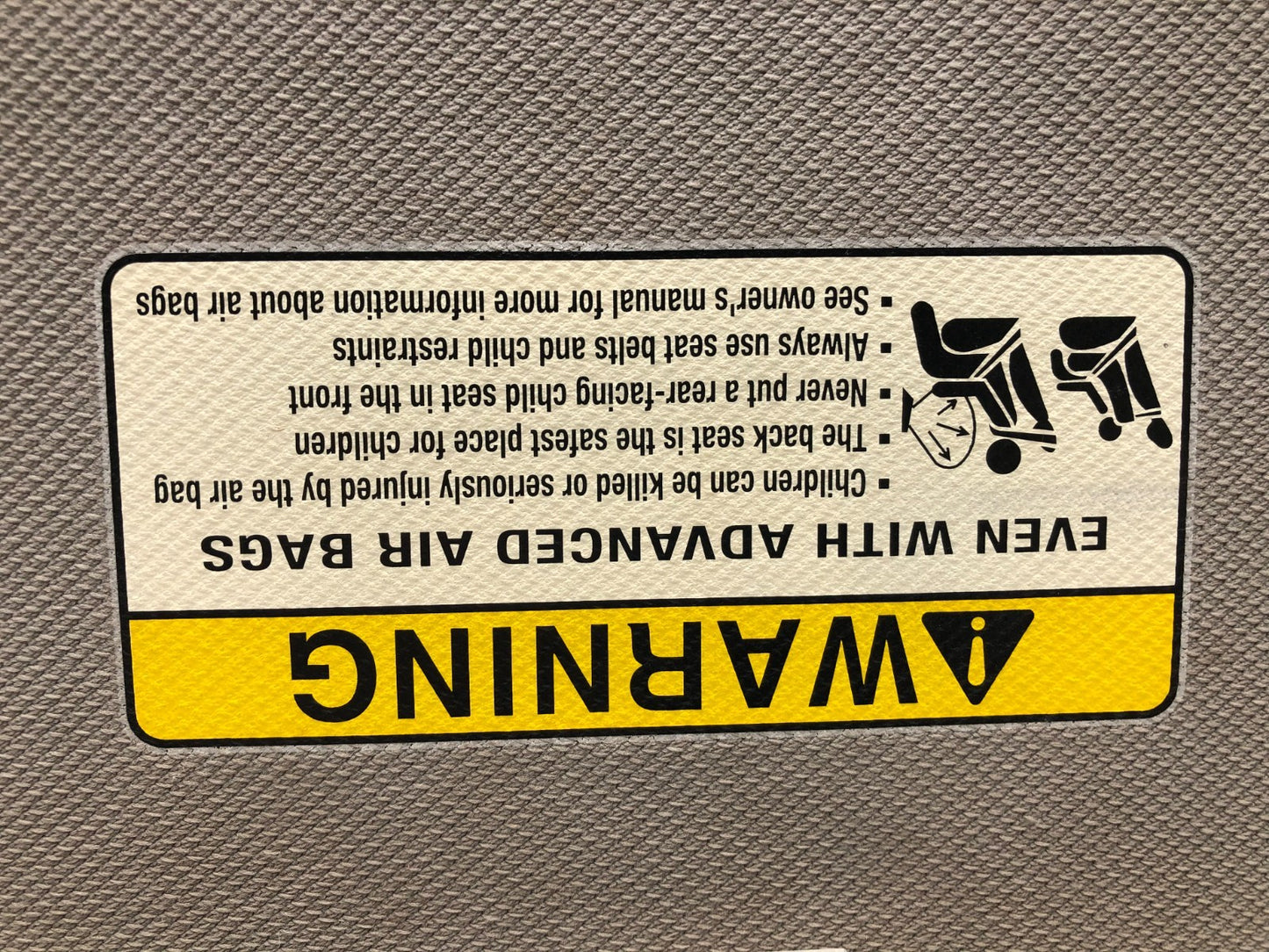 2005-2007 Kia Sorento Passenger Sun Visor Tan Illuminated OEM D03B08002