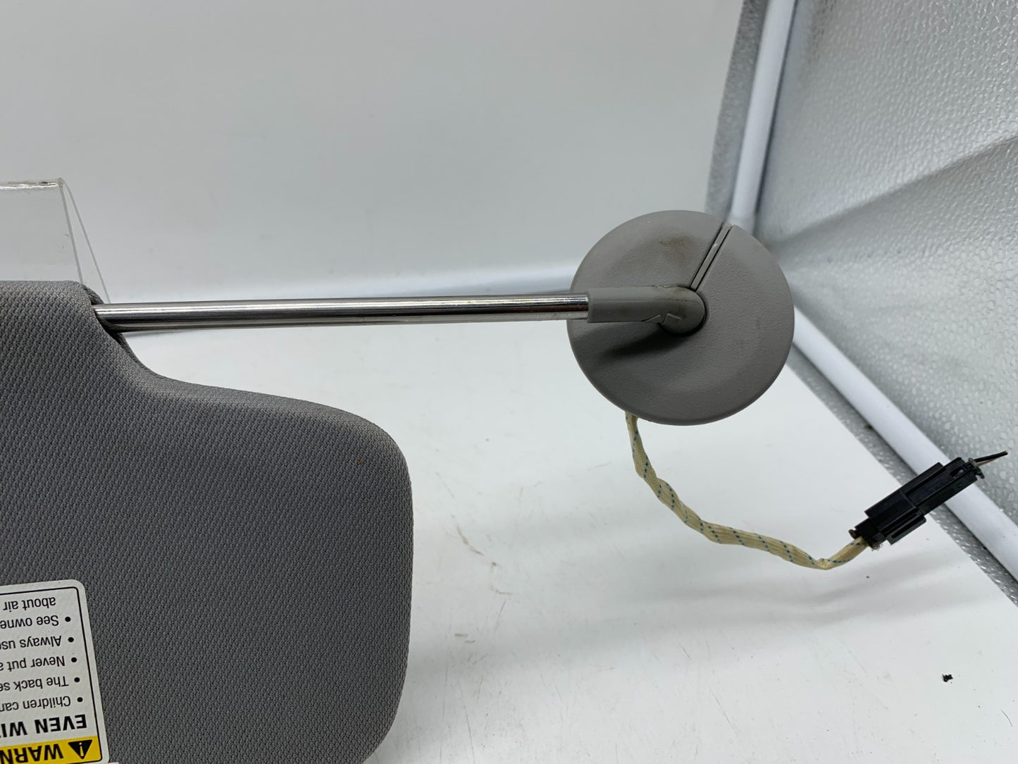 2018-2019 Chevrolet Equinox Driver Sun Visor Gray Illuminated OEM A03B14059