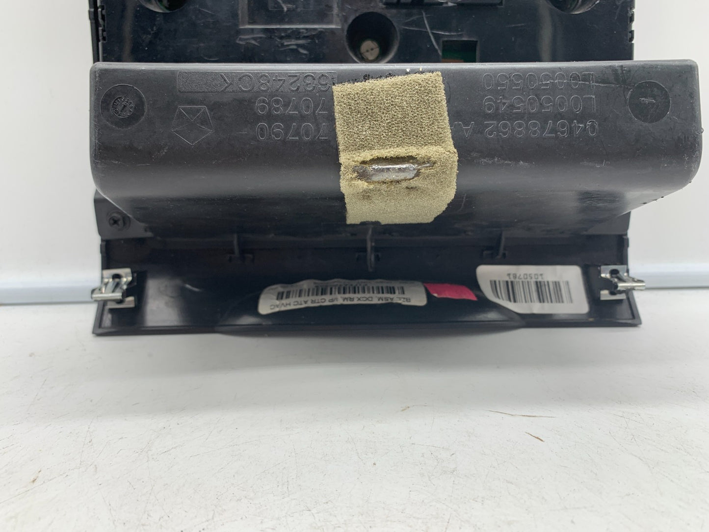 2009-2010 Volkswagen Routan AC Heater Climate Control Unit OEM A04B48002