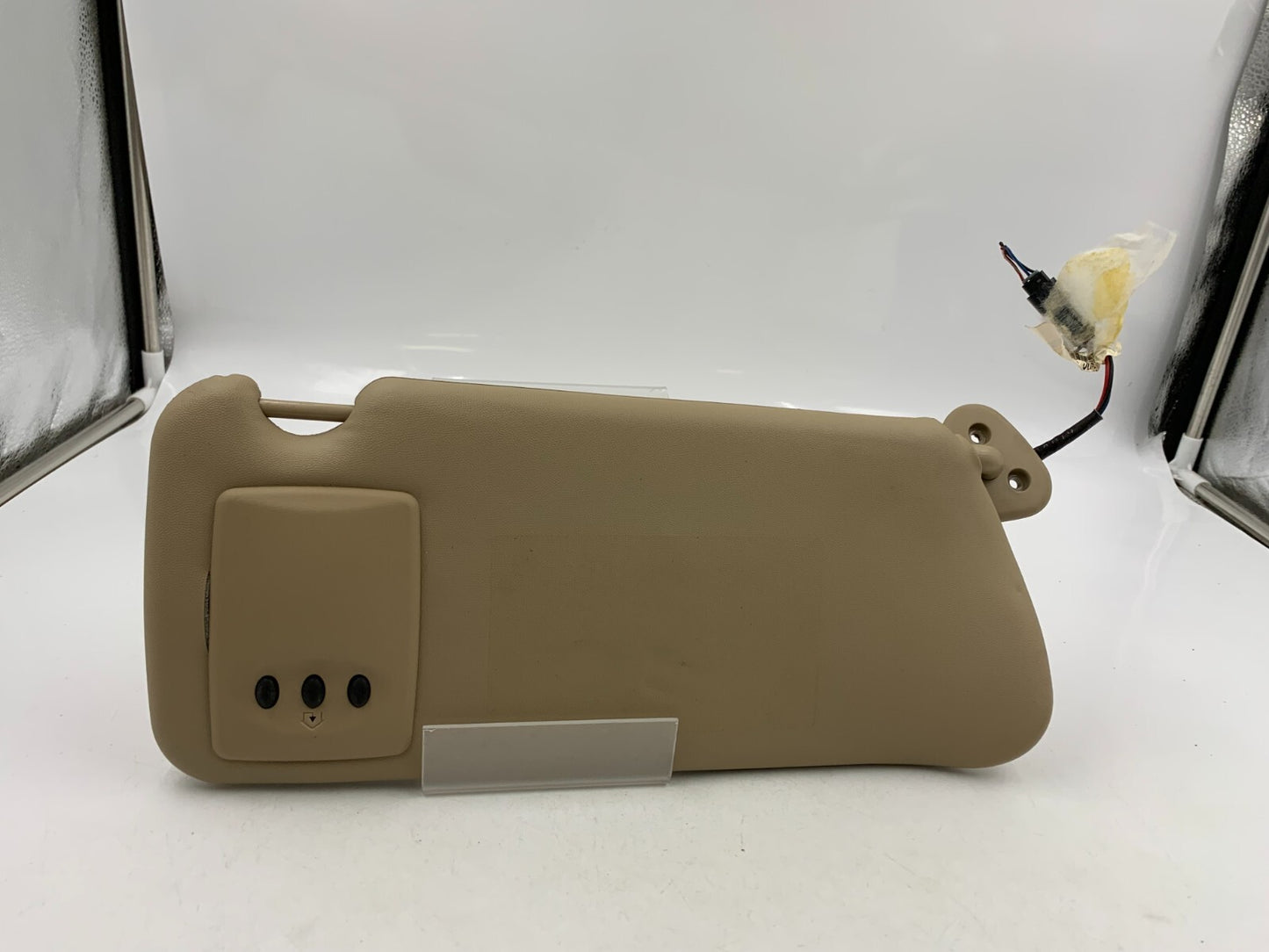 2003-2007 Cadillac CTS Driver Sun Visor Tan Illuminated OEM A01B29062
