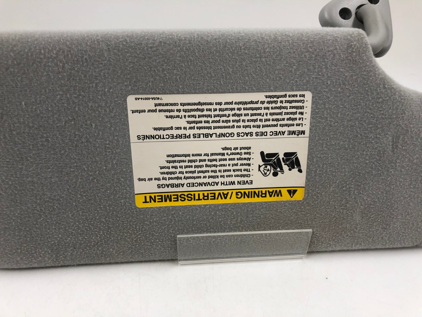 2005-2006 Ford Five Hundred Driver Sun Visor Gray Illuminated OEM C04B19057