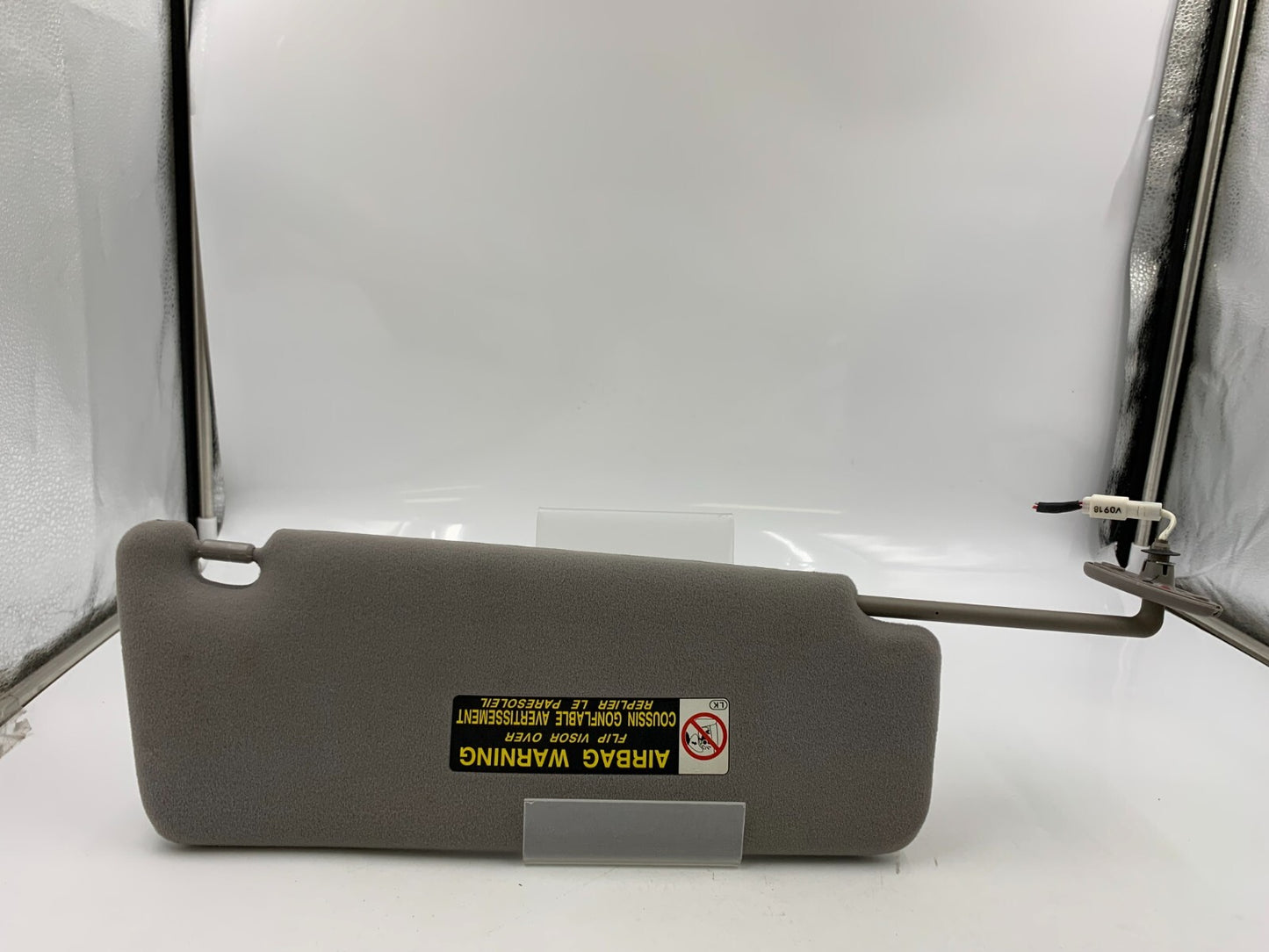 2002-2003 Lexus ES300 Driver Sun Visor Gray Illuminated OEM E03B67005