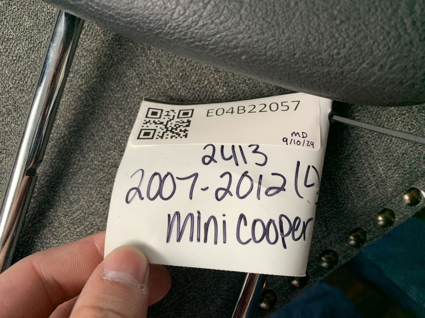 2014-2018 Jeep Grand Cherokee Passenger Side Tail Light Taillight OEM C04B61005