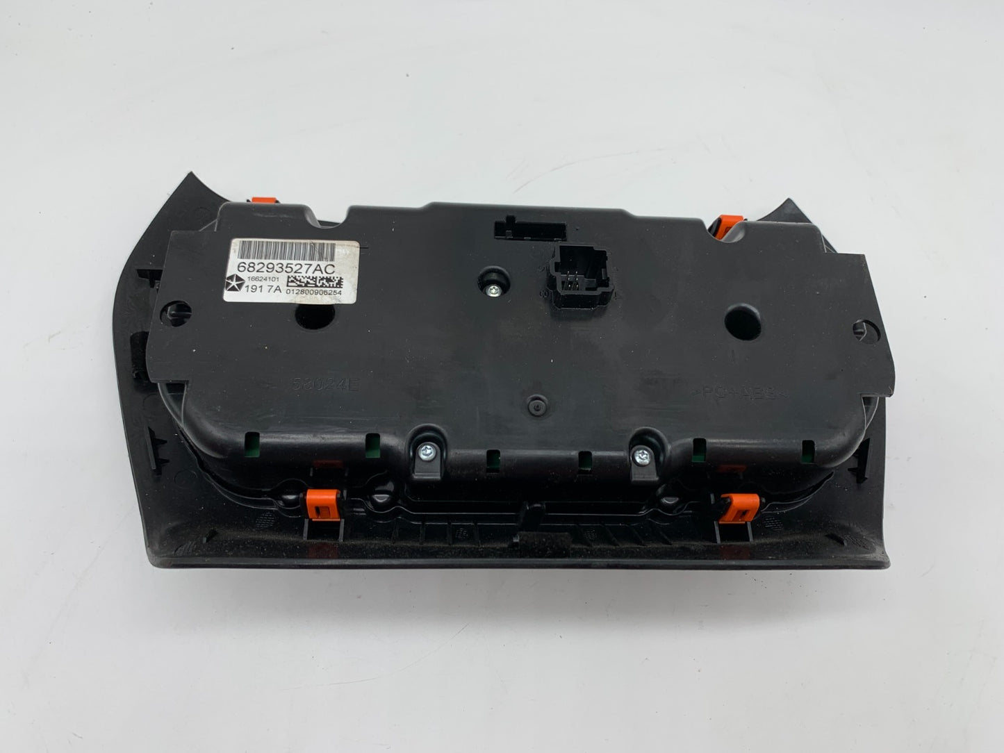 2015-2018 Jeep Cherokee Climate Control AC Heater Unit OEM B01B23009