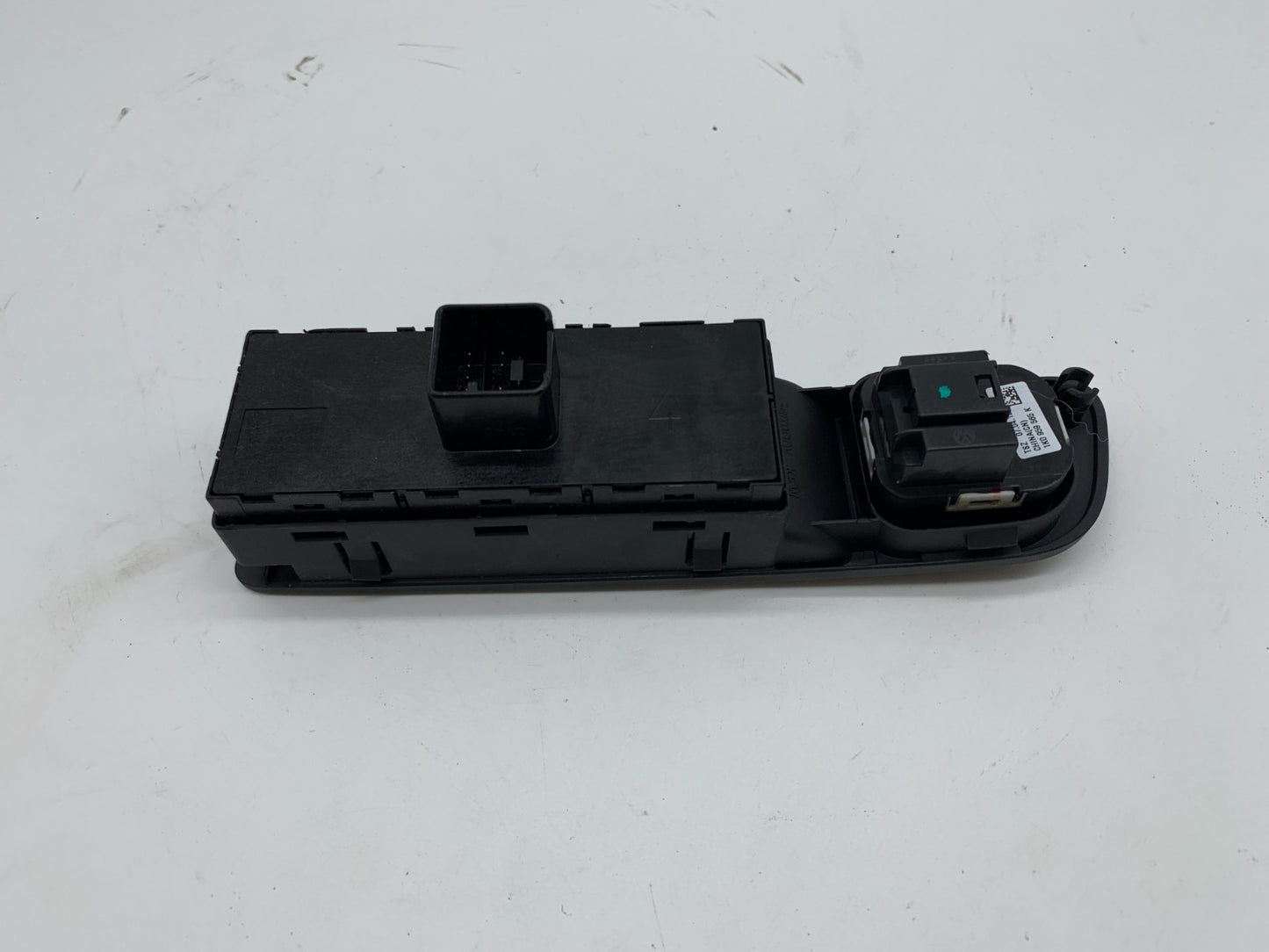 2015-2017 Volkswagen Tiguan Master Power Window Switch OEM D01B36006