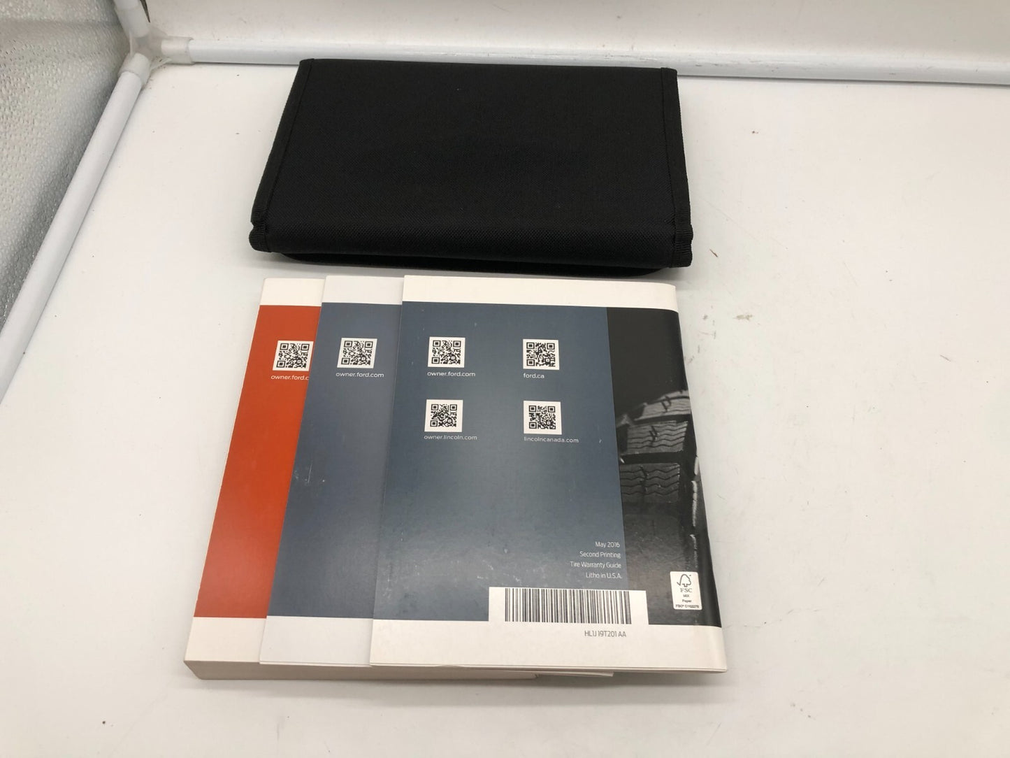 2017 Ford Fusion Owners Manual Set with Case OEM C01B53022