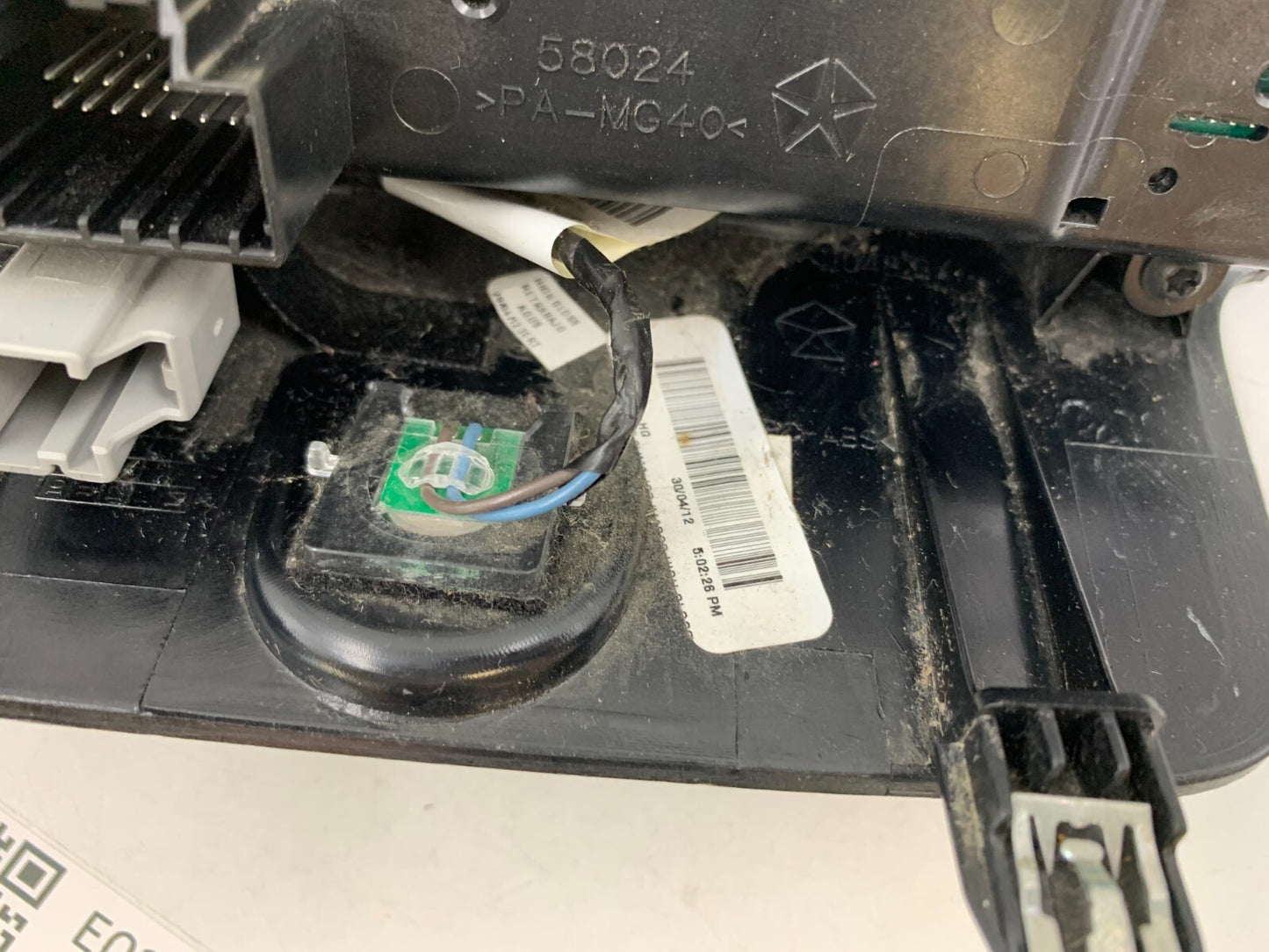 2015-2016 Chrysler 200 AC Heater Climate Control Unit OEM E03B08055