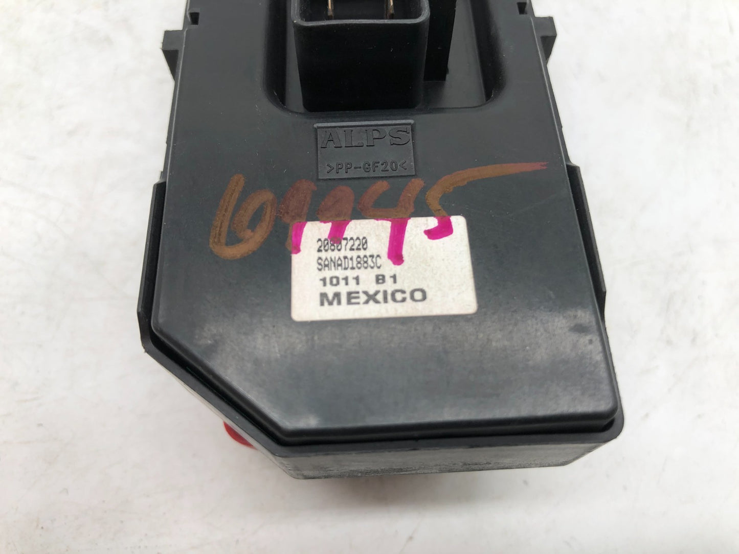 2010-2011 Chevrolet Malibu Master Power Window Switch OEM C03B46008