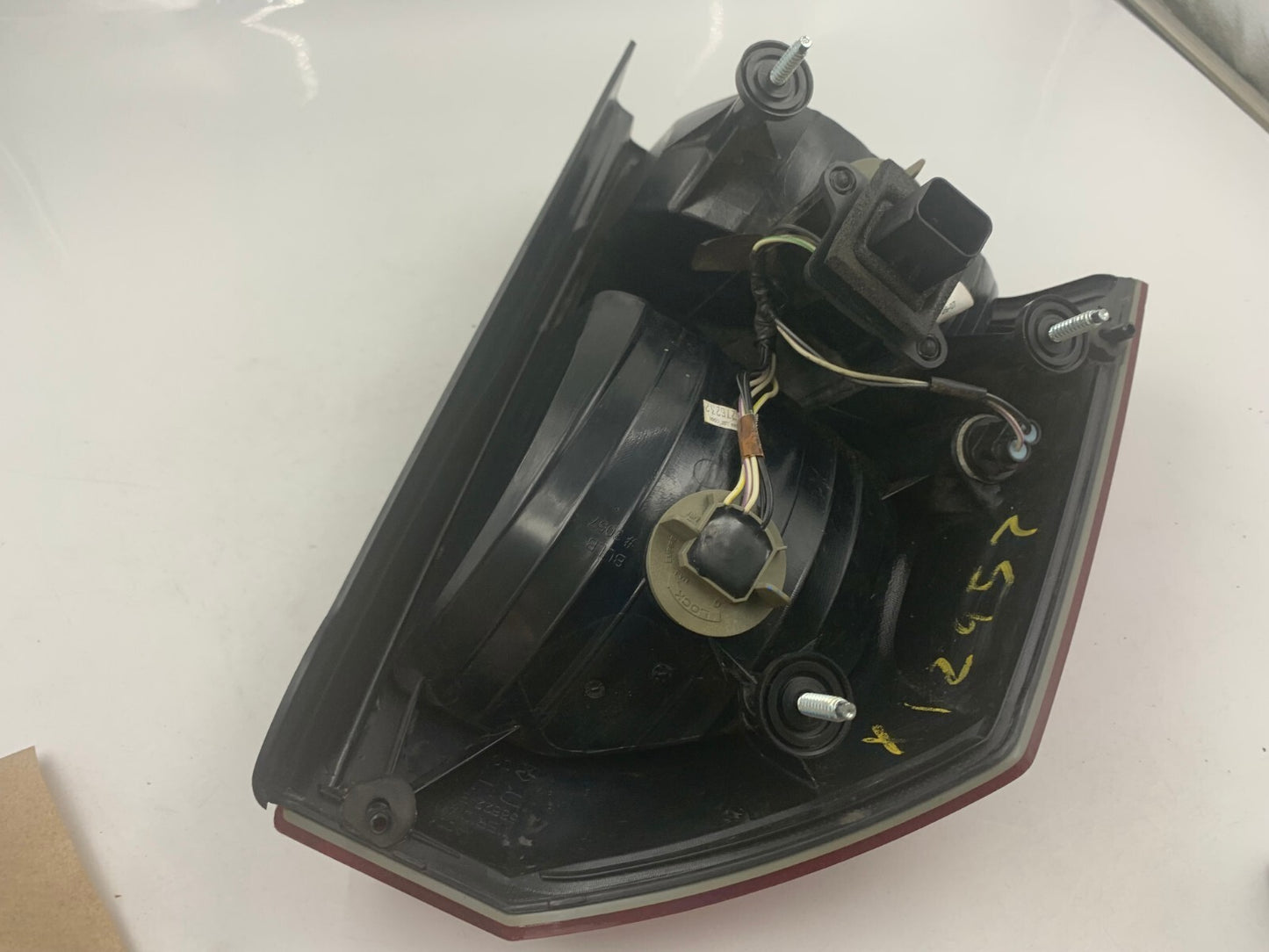 2005-2007 Chrysler 300 Passenger Side Tail Light Tailight OEM A03B28082