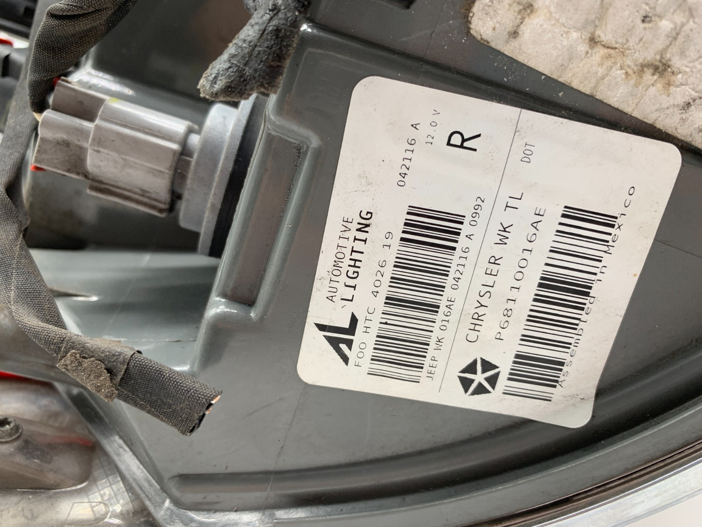 2015-2021 Jeep Grand Cherokee Passenger Side Tail Light Taillight OEM B03B28005