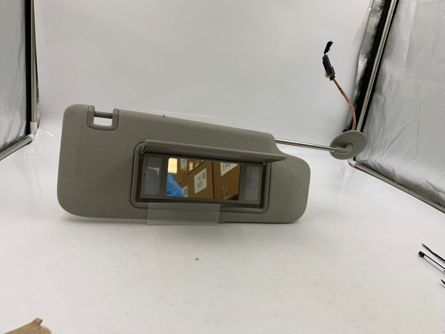 2013-2016 Chevrolet Malibu Passenger Sunvisor Gray Illuminated OEM E01B37066