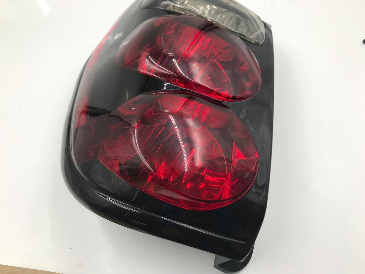 2002-2009 Chevrolet Trailblazer Passenger Side Tail Light Taillight A04B55035