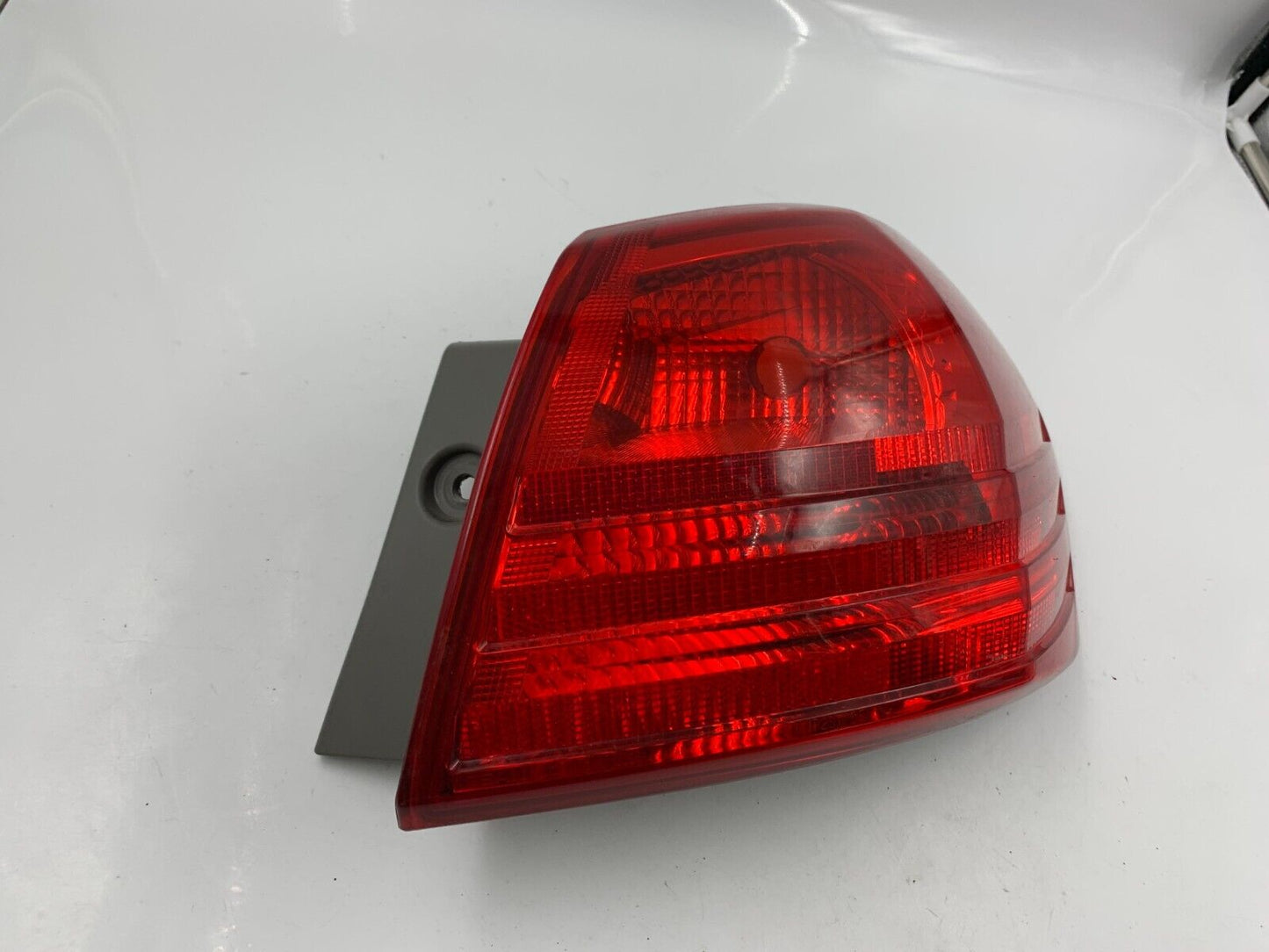 2008-2013 Nissan Rogue Passenger Side Tail Light Taillight OEM B01B31031