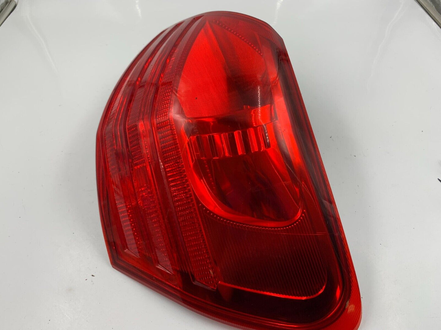 2008-2013 Nissan Rogue Passenger Side Tail Light Taillight OEM B01B31031