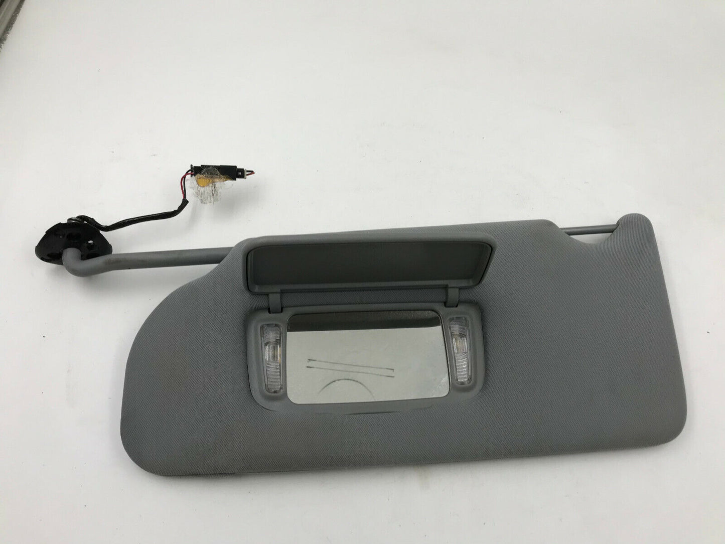 2005-2009 Buick Lacrosse Driver Sunvisor Gray Illuminated OEM G01B37005