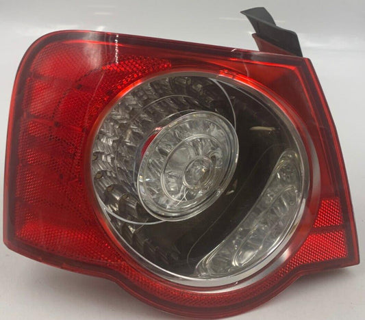 2008-2010 Volkswagen Passat Driver Side Tail Light Taillight OEM G01B25050