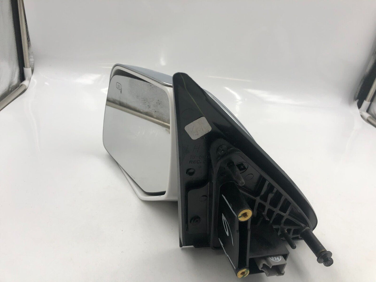 2008-2009 Mercury Mariner Driver Side View Power Door Mirror Chrome D04B49040