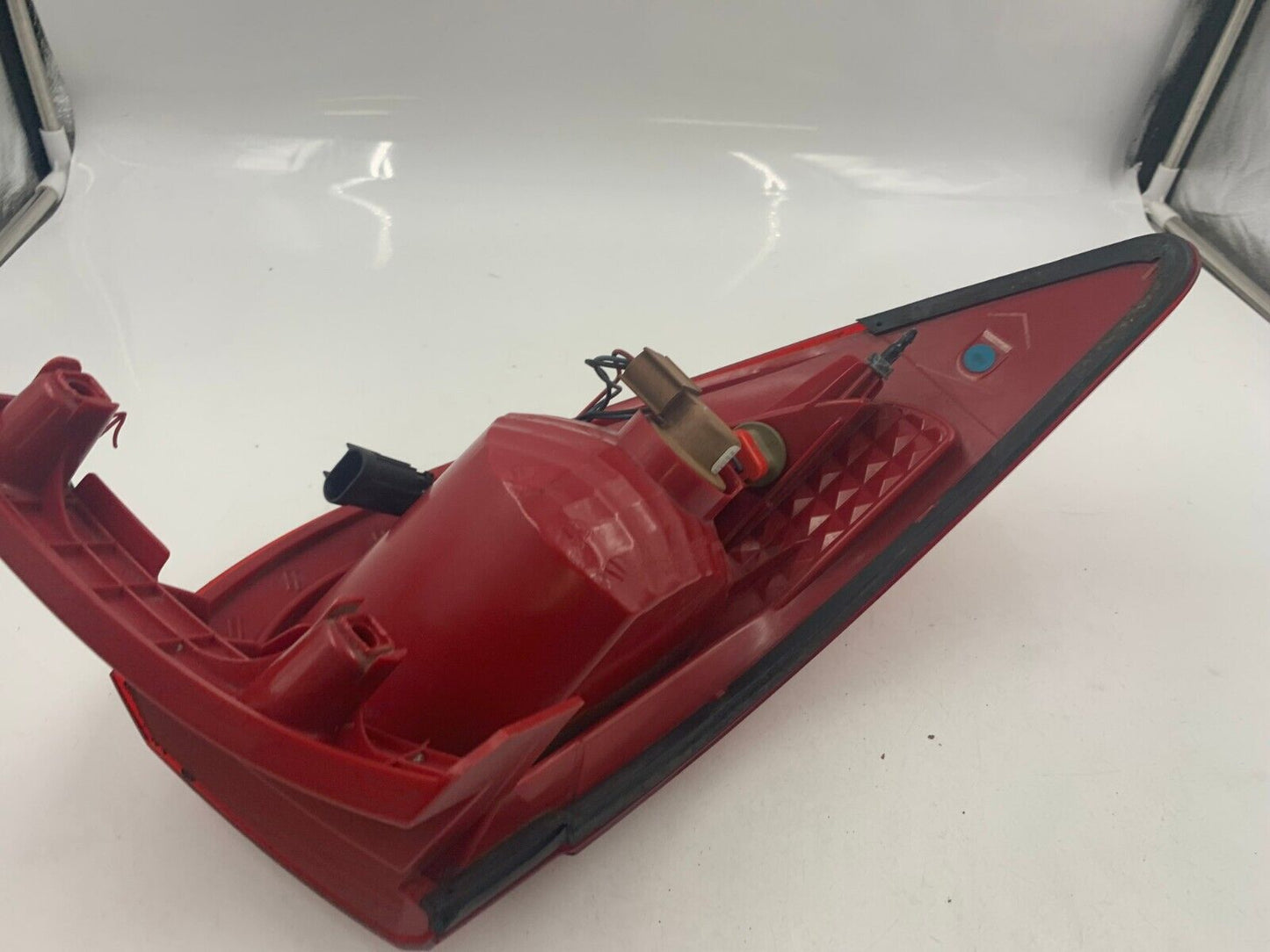 2009-2012 Chevrolet Traverse Passenger Side Tail Light Taillight OEM B03B14052