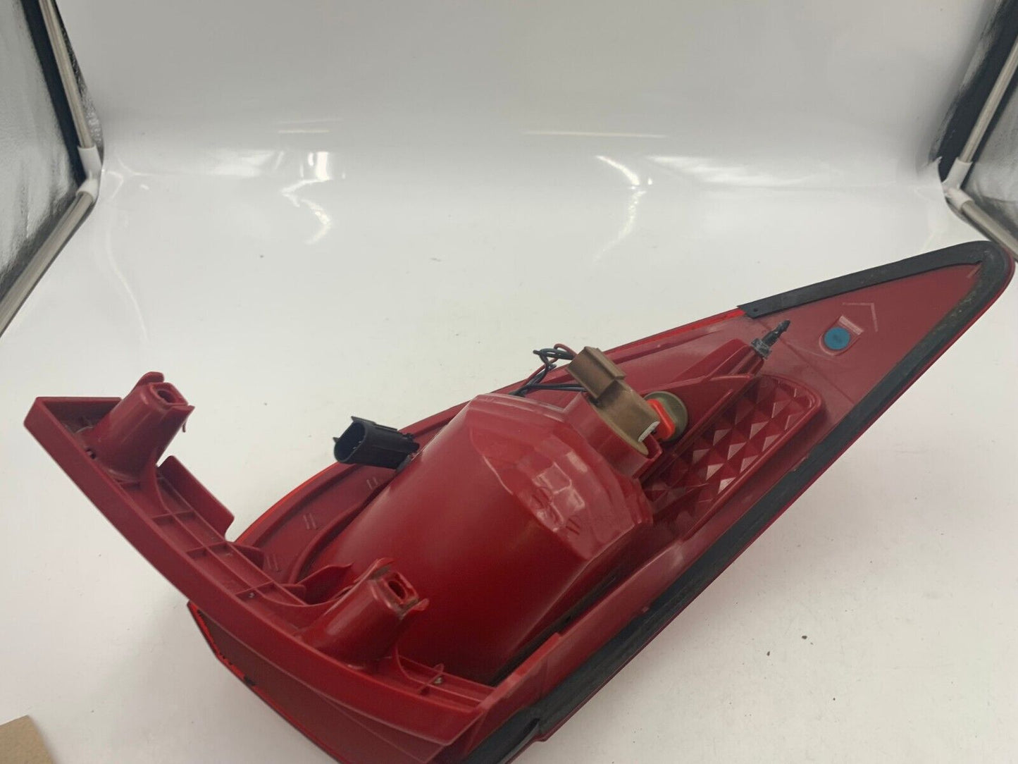 2009-2012 Chevrolet Traverse Passenger Side Tail Light Taillight OEM B03B14052