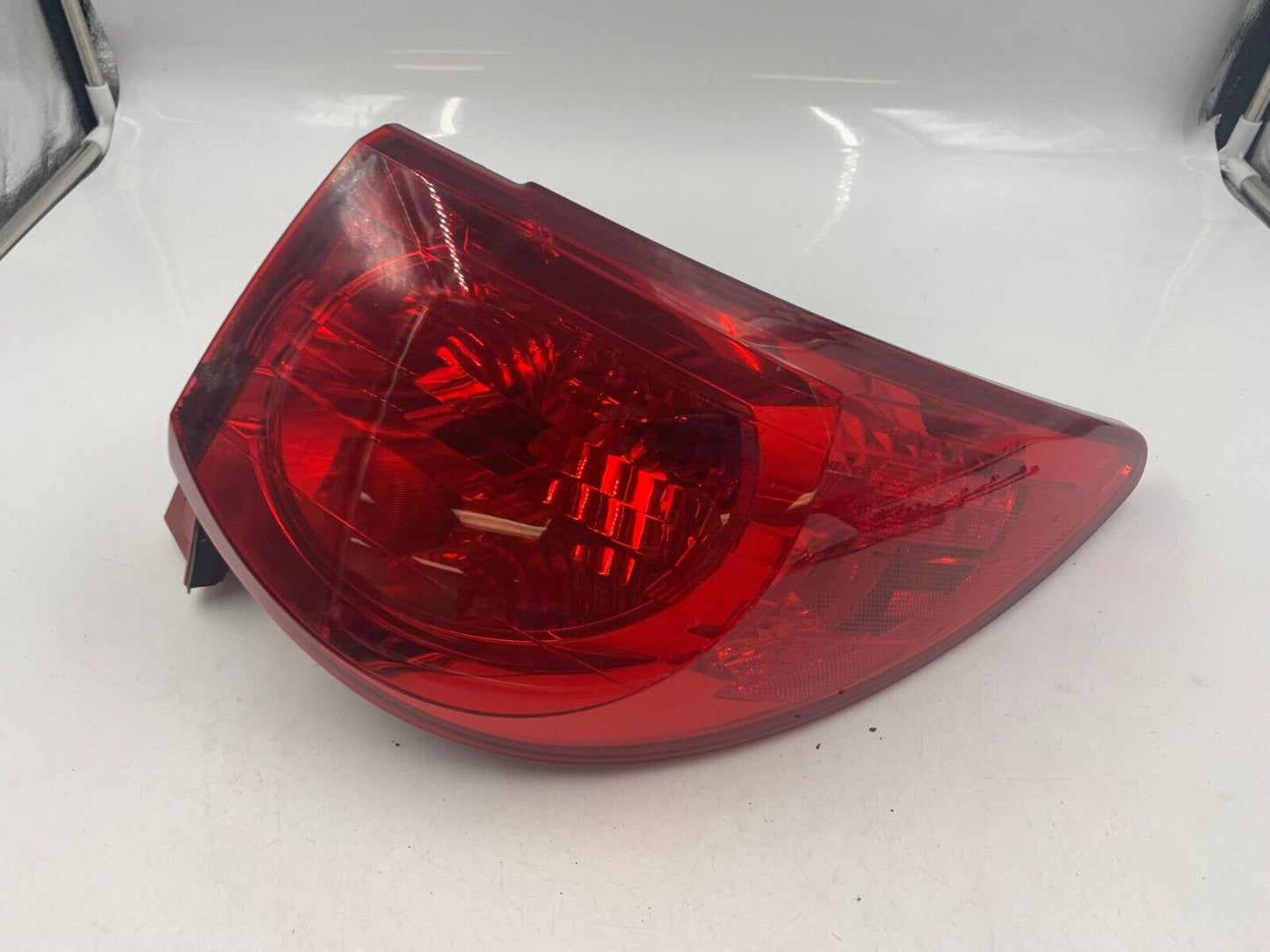 2009-2012 Chevrolet Traverse Passenger Side Tail Light Taillight OEM B03B14052