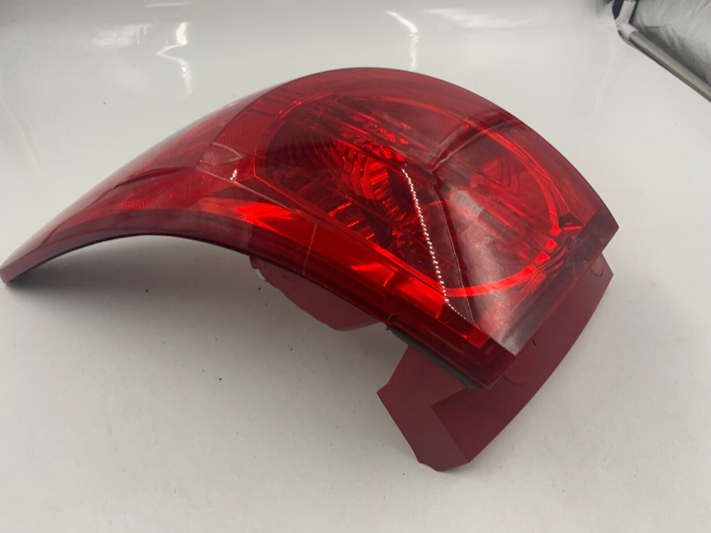 2009-2012 Chevrolet Traverse Passenger Side Tail Light Taillight OEM B03B14052