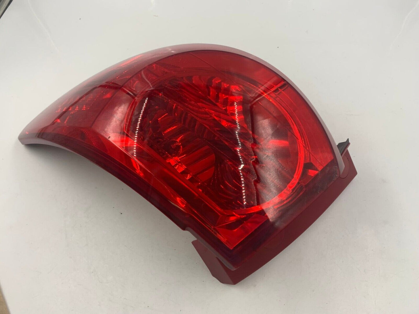 2009-2012 Chevrolet Traverse Passenger Side Tail Light Taillight OEM B03B14052