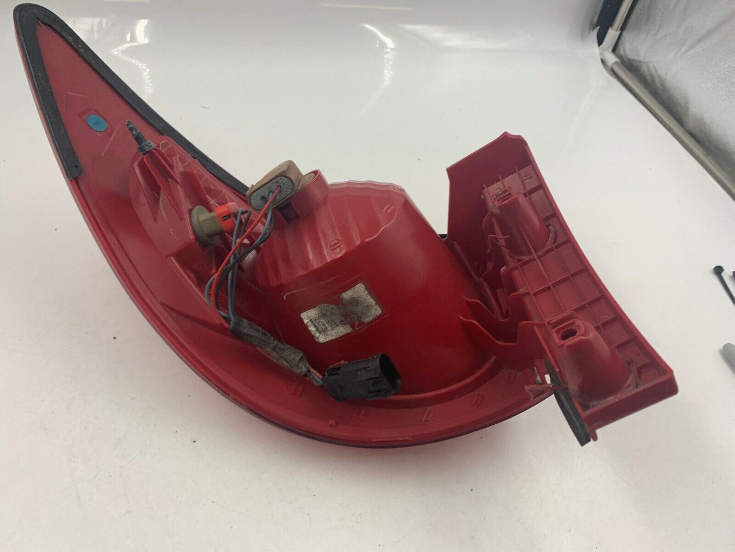 2009-2012 Chevrolet Traverse Passenger Side Tail Light Taillight OEM B03B14052