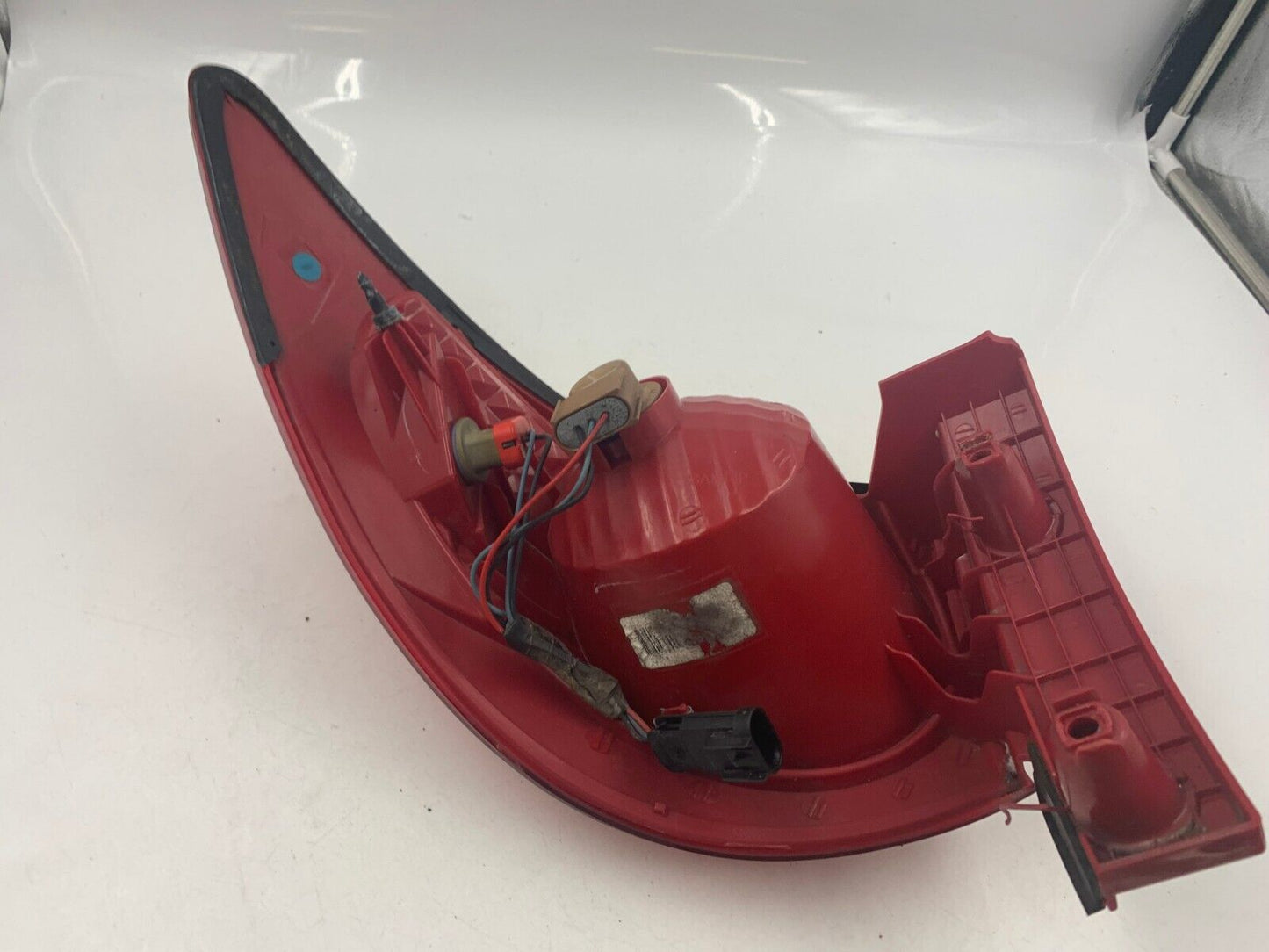 2009-2012 Chevrolet Traverse Passenger Side Tail Light Taillight OEM B03B14052