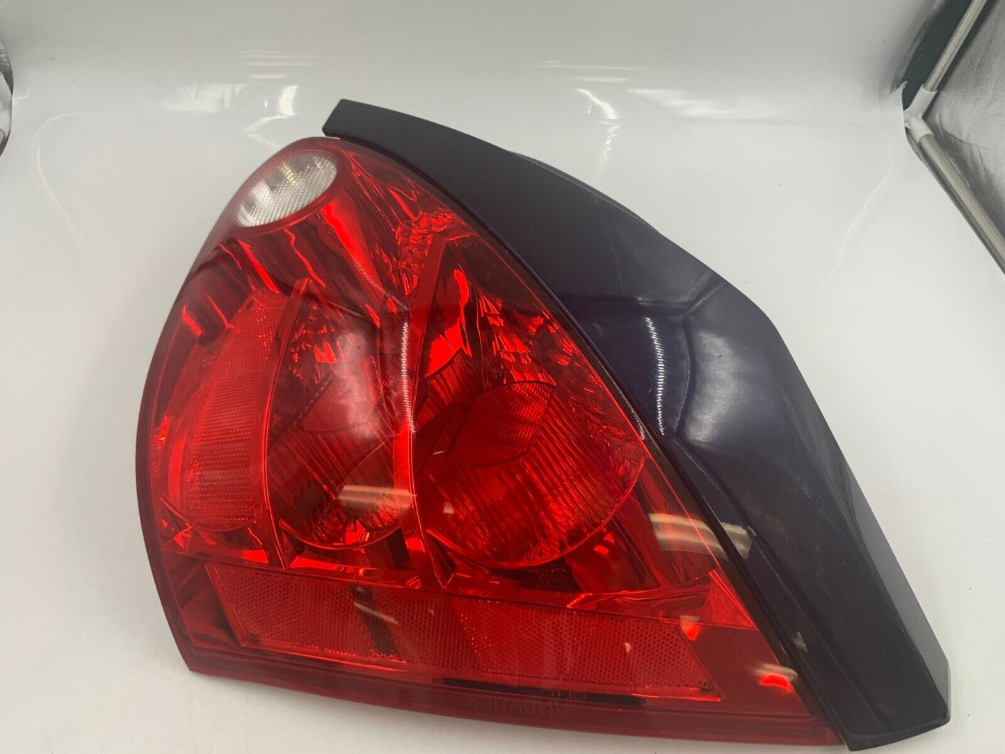 2004-2008 Nissan Maxima Passenger Side Tail Light Taillight OEM G01B45050