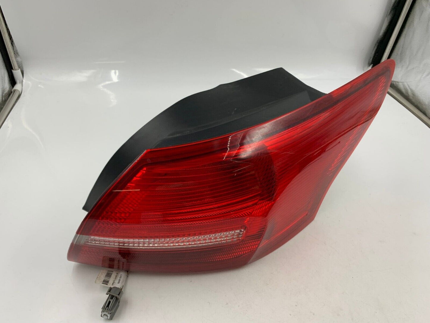 2015-2018 Ford Focus Passenger Side Tail Light Taillight OEM B04B10028