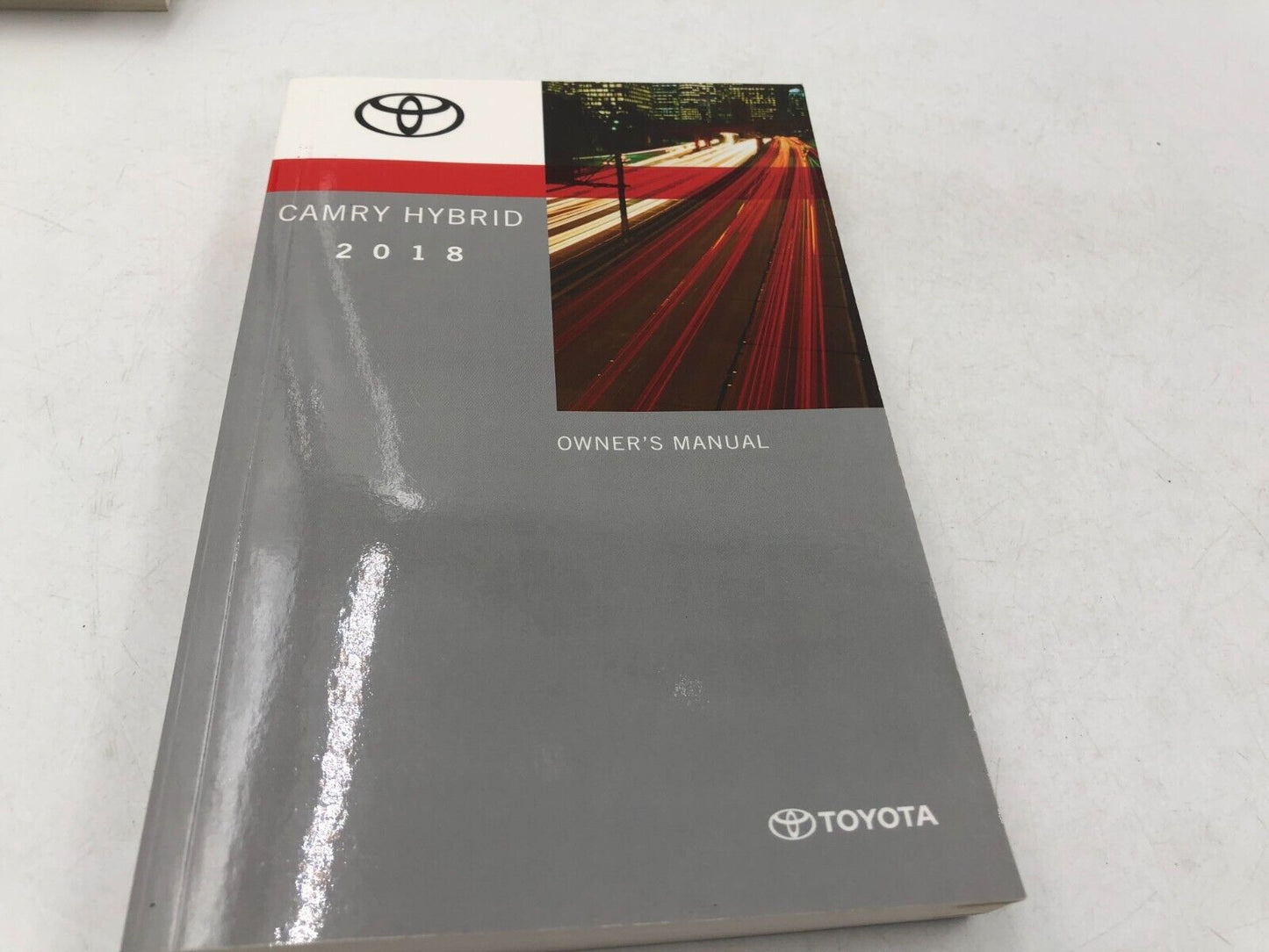 2018 Toyota Camry Hybrid Owners Manual Set OEM C03B33053