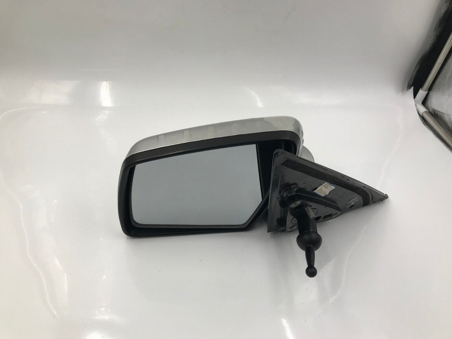 2010-2013 Kia Soul Driver Side View Manual Door Mirror Silver OEM E04B54070