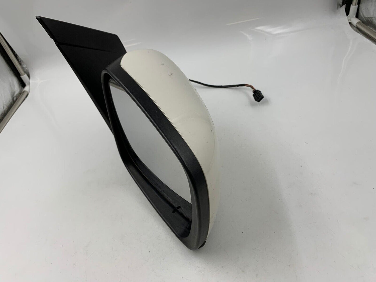 2008-2010 Chrysler Town & Country Passenger Side Door Mirror White OEM G03B09051