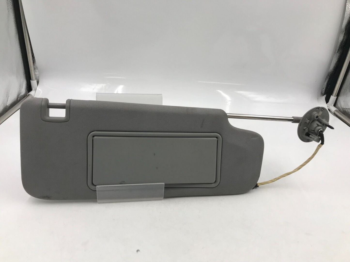 2016-2019 Chevrolet Malibu Passenger Sunvisor Gray Illuminated G03B35027