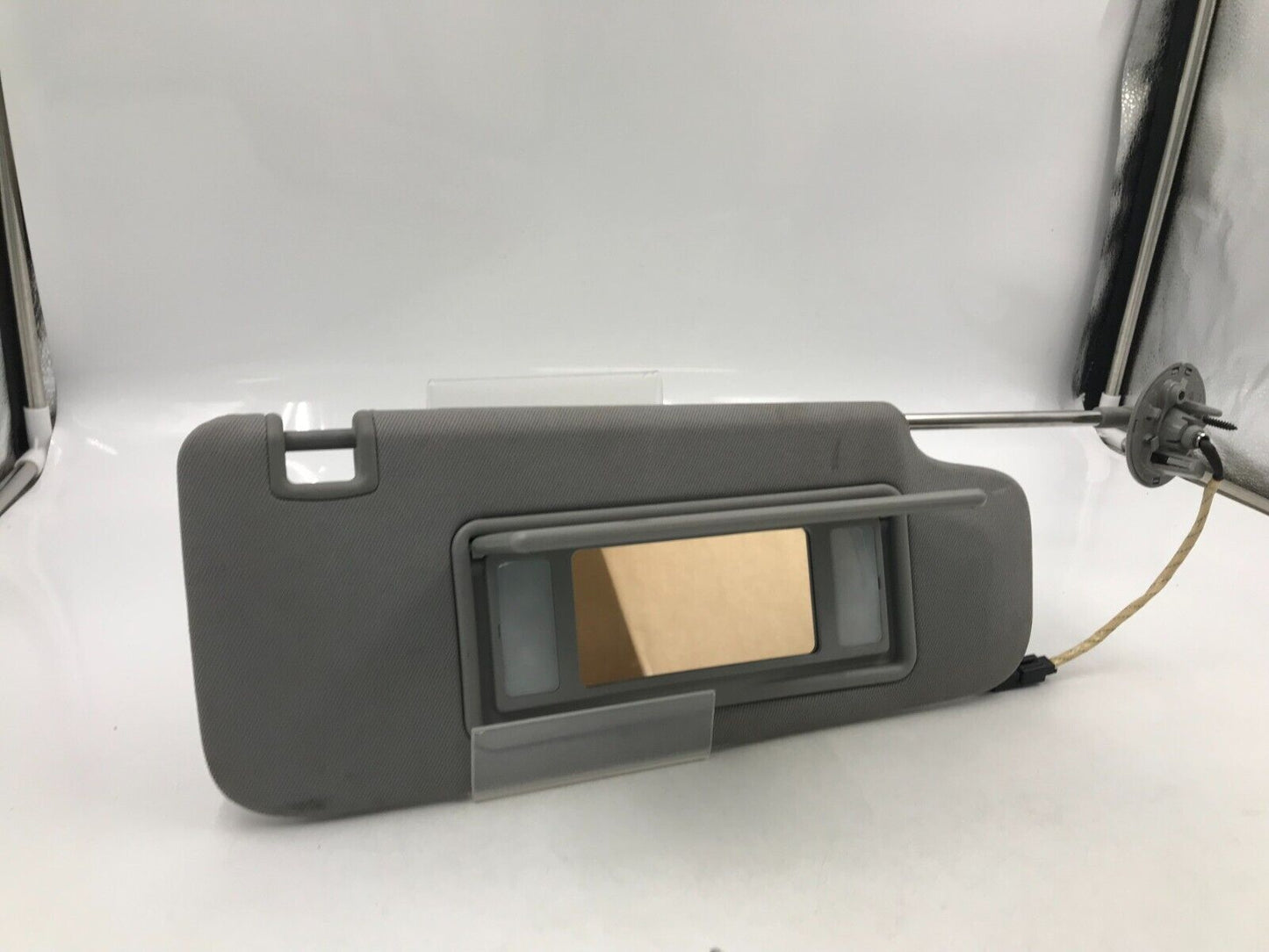 2016-2019 Chevrolet Malibu Passenger Sunvisor Gray Illuminated G03B35027