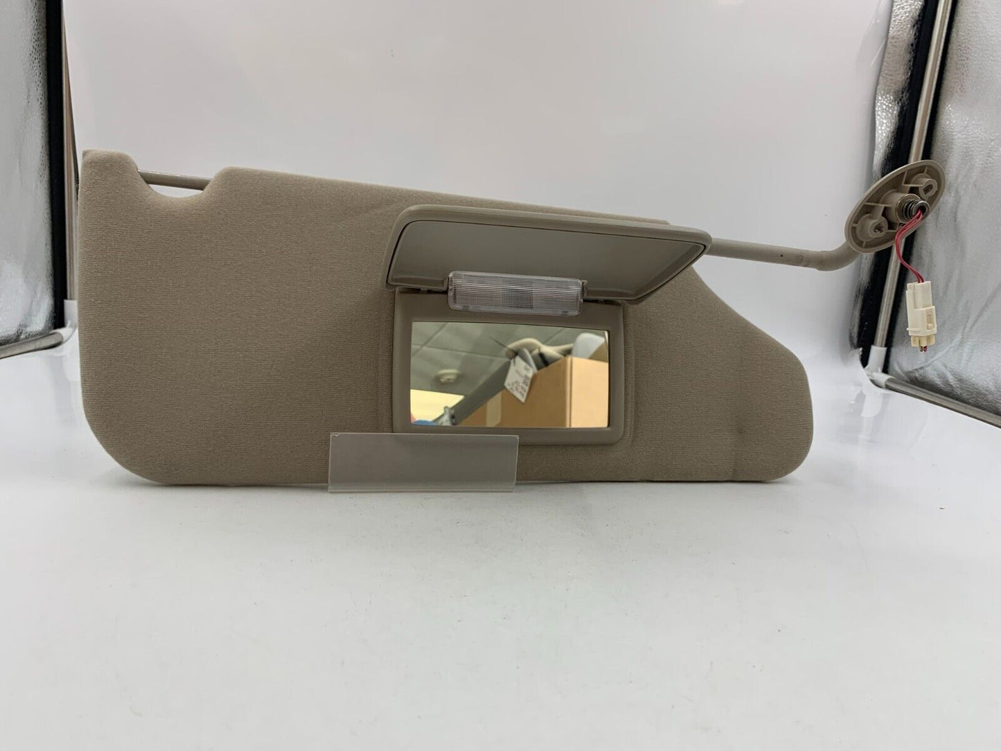 2004-2007 Jeep Liberty Passenger Sun Visor Sunvisor Gray Illuminated D02B02052