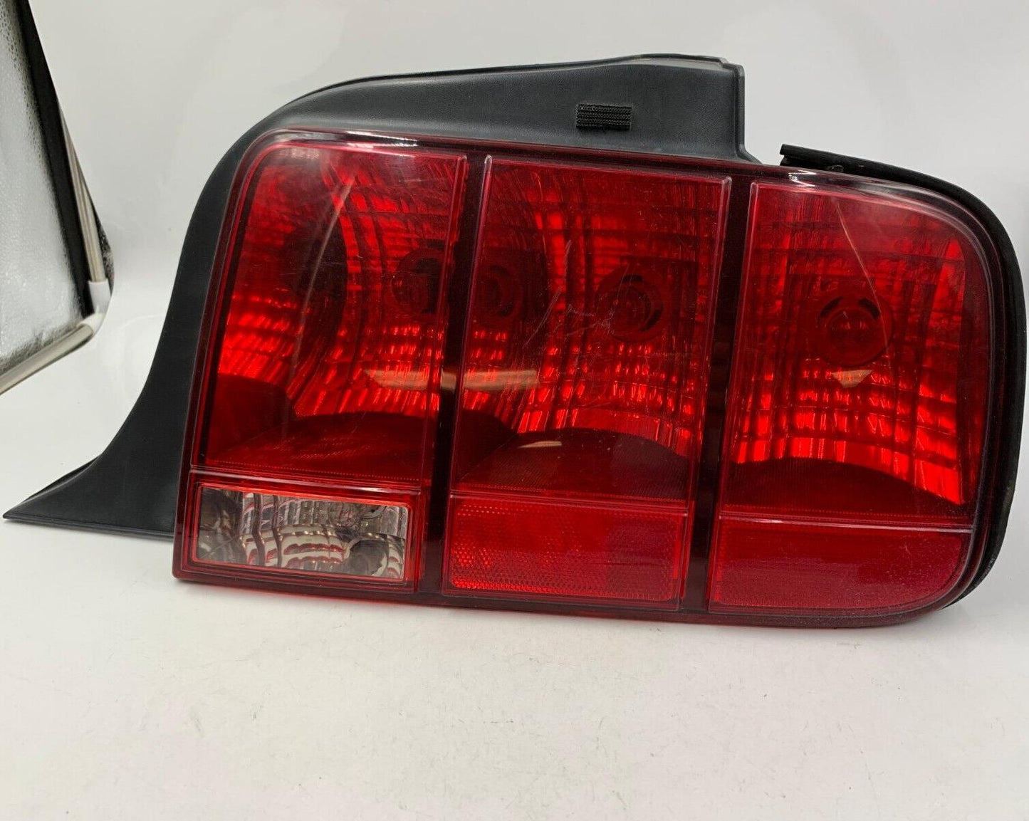 2005-2009 Ford Mustang Passenger Side Tail Light Taillight OEM E02B12024