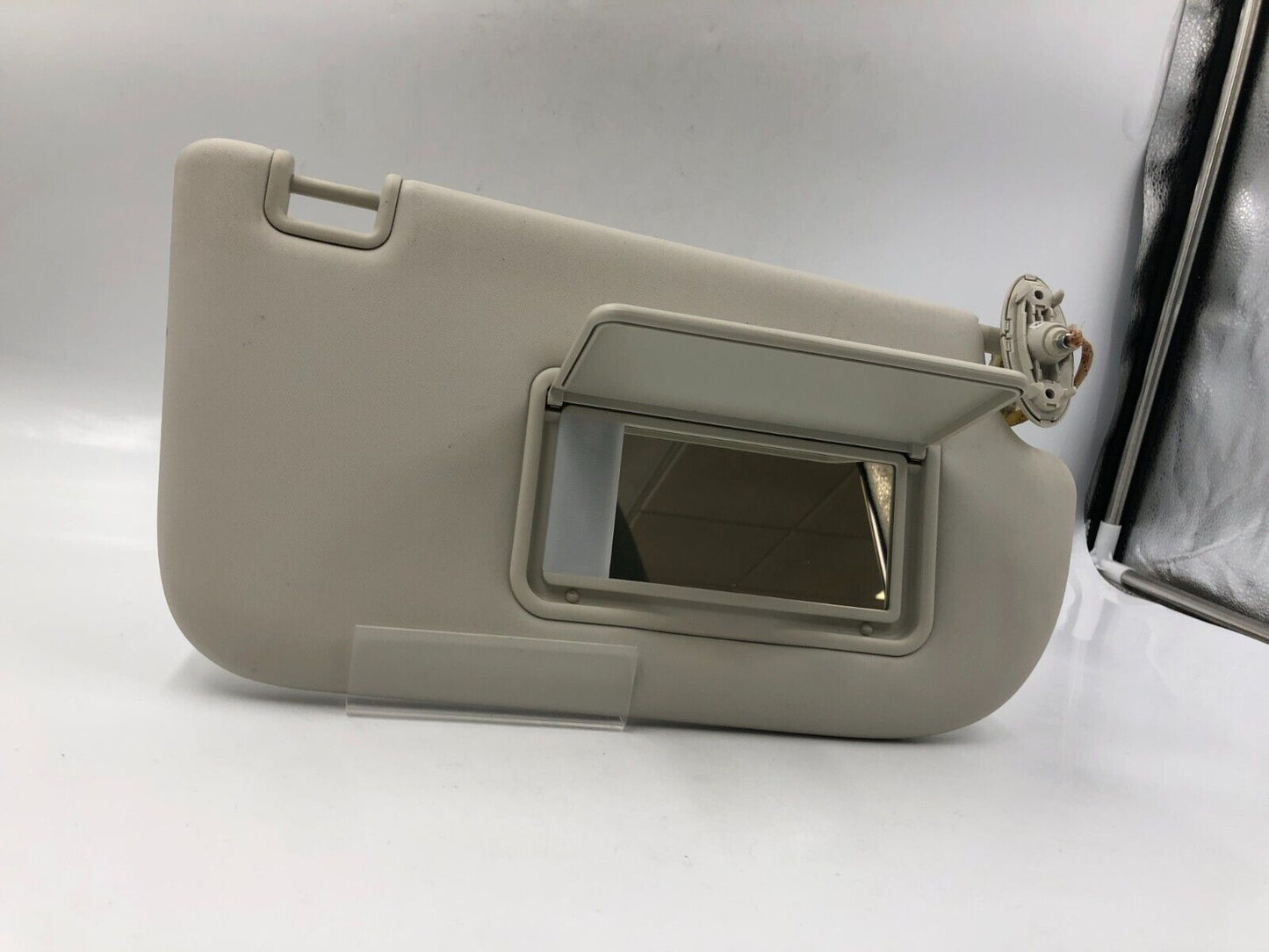 2013-2018 Ford Focus Passenger Sunvisor Ivory Illumination OEM M01B33005