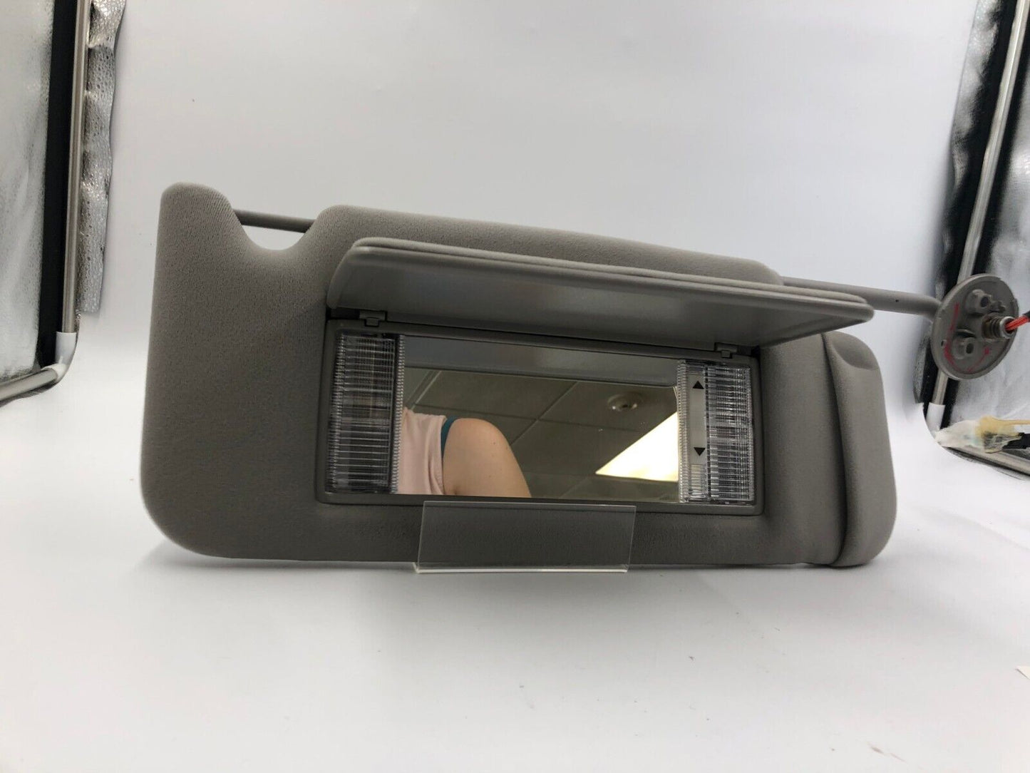 2005-2007 Cadillac STS Passenger Sunvisor Gray Illuminated OEM B04B16033