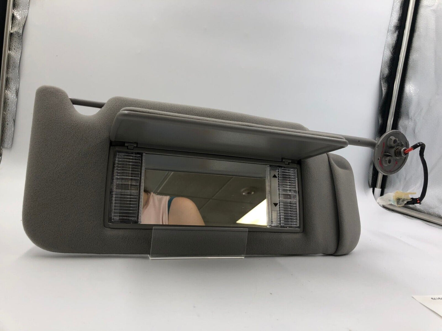 2005-2007 Cadillac STS Passenger Sunvisor Gray Illuminated OEM B04B16033