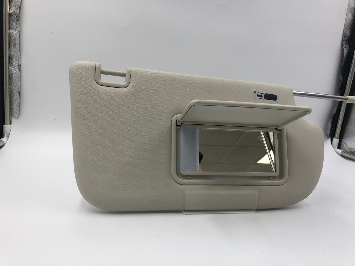 2013-2019 Ford Escape Passenger Sun Visor Sunvisor Ivory Illuminated B04B42029